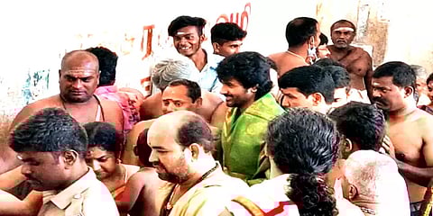 திருச்செந்தூரில் குடும்பத்துடன் சாமி தரிசனம் செய்த நடிகர் சிவகார்த்திகேயன்