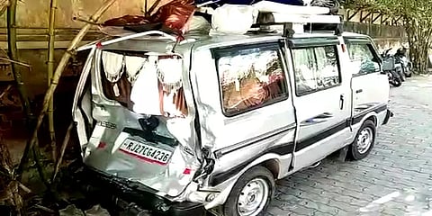 நடை பயணம் சென்ற சமண துறவிகள் மீது மோதிய லாரி - பெண் துறவி பலி