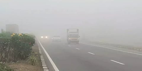 தருமபுரி மாவட்டத்தில் நிலவும் கடும் பனிப் பொழிவால் வாகன ஓட்டிகள் அவதி