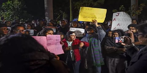 ”எல்லாவற்றையும் செய்துவிட்டு திசைதிருப்புகிறது ABVP அமைப்பு”-காயமடைந்த தமிழக மாணவர் பேட்டி