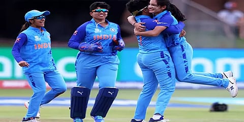 குறுக்கிட்டது மழை.. நூலிழையில் தப்பியது இந்திய மகளிர் அணி! 3வது முறை அரையிறுதிக்கு தகுதி!