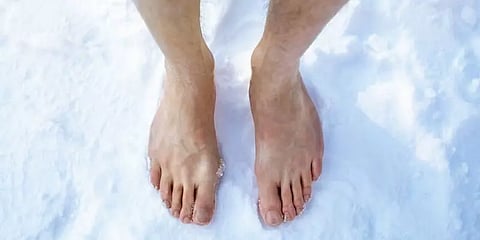 அடிக்கடி பாதங்கள் குளிர்ந்து போகிறதா? - அறிகுறிகள்.. காரணங்கள்.. தீர்வுகள்!