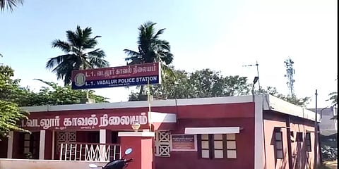 வறுமையில் வாடும் பொற்றோரிடம் பணத்தாசை காட்டி குழந்தையை வாங்கி விற்றதாக பெண் கைது