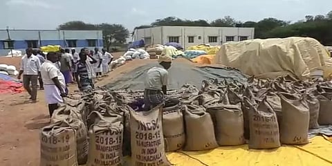 கொள்முதல் நிலையங்களில் கையூட்டு பெறுவதா? - அதிரடி காட்டிய அமைச்சர் சக்கரபாணி!