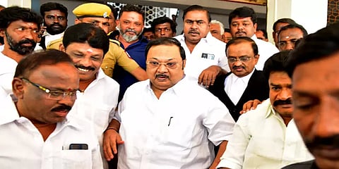 2011 தேர்தலின்போது தாசில்தாரை தாக்கிய வழக்கு: ஆஜரான அழகிரி... நீதிமன்றத்தில் என்ன நடந்தது?