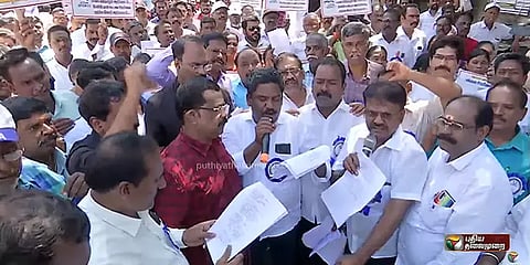 சேனல்களின் கட்டண உயர்வு: திரும்பப்பெற கோரி கேபிள் டிவி ஆப்ரேட்டர்கள் ஆர்ப்பாட்டம்