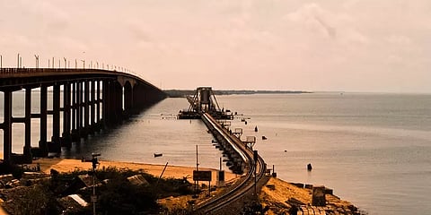 109 வயதான பாம்பன் ரயில் பாலத்துக்கு பிரியாவிடை: மீண்டும் எப்போது தொடங்கும் ரயில் சேவை?