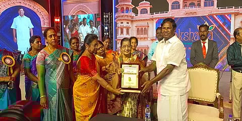 பல்கலைக்கழக விழாவில் பாடகி சுசிலாவுக்கு இன்ஸ்பிரேஷன் ஐகான் விருது!