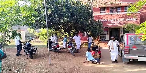 “காதல் கணவருடனே செல்வேன்” - பெற்றோர் எதிர்ப்பால் காவல்நிலையத்தில் தஞ்சமடைந்த காதல் ஜோடி!