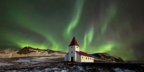 வானில் தோன்றும் வண்ணமயமான அதிசயம்! அது என்ன துருவ ஒளி? எப்படி நிகழ்கிறது?