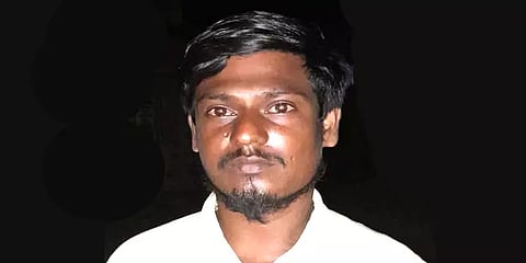 தலைமை காவலரை வெட்டிவிட்டு தப்பமுயன்ற ரவுடி: துப்பாக்கியால் சுட்டுப் பிடித்த ஆய்வாளர்