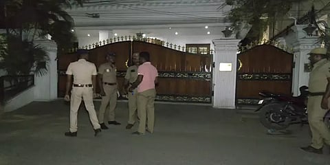 சென்னையில் பிரபல தொழிலதிபர் வீட்டில் 66 சவரன் தங்கம், ரூ.13.5 லட்சம் பணம் கொள்ளை