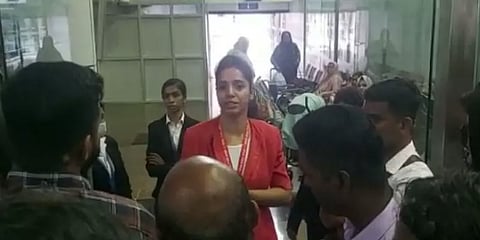 திருச்சி: பறவை மோதியதால் கோலாலம்பூர் விமானத்தில் கோளாறு! 12 மணிநேரம் காத்திருந்த பயணிகள்!