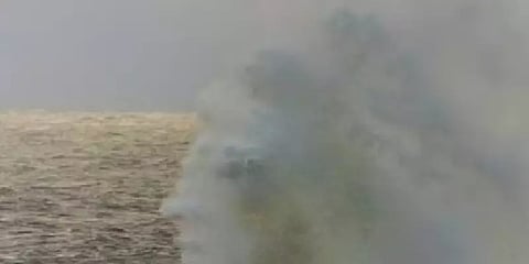 கடல் அலைக்கும் முகம் உண்டா? ஒரு போட்டோவுக்காக 12 மணிநேரத்தை செலவிட்ட லண்டன் கலைஞர்!