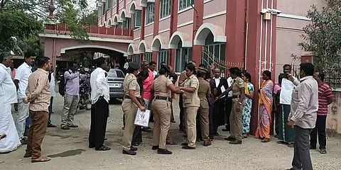 ”கந்துவட்டி கும்பல் மீது நடவடிக்கை எடுக்காம, எங்களயே மிரட்டுறாங்க” - சேலம் தம்பதி புகார்