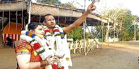 'கடல் கடந்த காதல்...!' விருதுநகரில் போர்ச்சுகல் மணமகளை கரம்பிடித்த தமிழ்நாட்டு மாப்பிள்ளை!