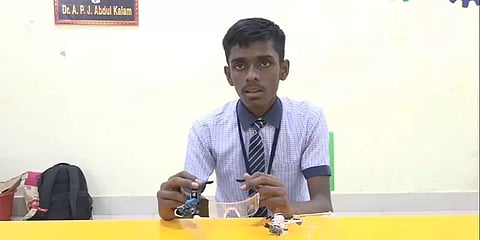 தூக்கத்தால் ஏற்படும் வாகன விபத்துகளை தவிர்க்க பள்ளி மாணவரின் அசத்தல் கண்டுபிடிப்பு!