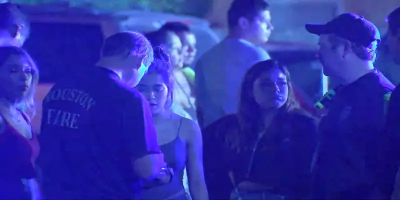 அமெரிக்காவில் விருந்து நிகழ்ச்சியில் துப்பாக்கி சூடு: 2 பேர் உயிரிழப்பு