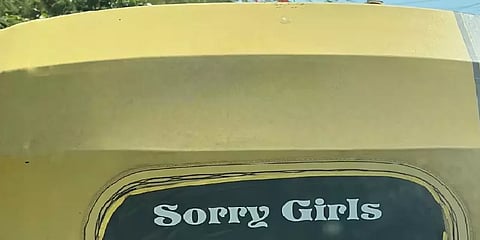 ”மன்னிச்சுருங்க.. பெண்களுக்கு தடை” - ஆட்டோ வாசகத்தால் ஷாக்கான நெட்டிசன்ஸ்.. பின்னணி!