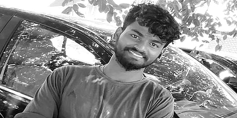 விருதுநகர்: மரத்தின் மீது மோதிய இருசக்கர வாகனம் - மாணவர் உட்பட இருவர் பலி