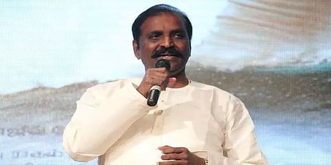 ”பெண் எழுத்தாளர்கள் மிக மிக பாவம்”- மகளிர் தின விழா உரையில் வைரமுத்து பேச்சு