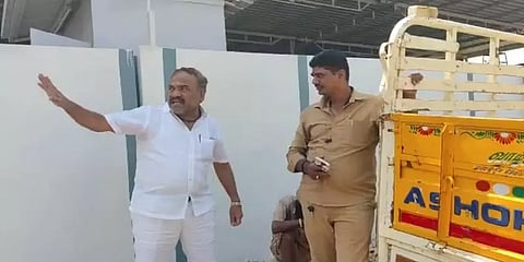 ”இது அராஜகம்”..வரி பாக்கிக்காக குப்பை லாரியை நிறுவனம் முன் நிறுத்துவதா? கோவையில் அதிர்ச்சி