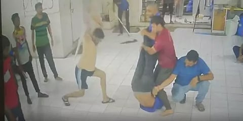 சிகிச்சை என்ற பெயரில் தலைகீழாக கட்டி அடி, உதை.. அந்தரங்க உறுப்பில் - குஜராத்தில் கொடூரம்