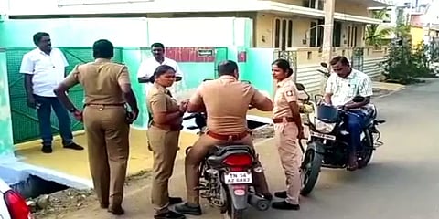 ஈரோடு: இளைஞர் மீது கொதிக்கும் எண்ணெய்யை ஊற்றிய பெண் - நடந்தது என்ன?