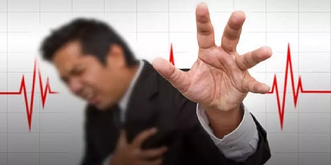 அடுத்தடுத்து 6 முறை மாரடைப்பு! ஆசிரியரை போராடி உயிர்பிழைக்க வைத்த அரசு மருத்துவர்கள்!