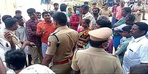 ஆடு மேய்க்கச் சென்ற பெண் ரத்த காயங்களுடன் சடலமாக மீட்பு: வடமாநிலத்தவர் காரணம் என புகார்!