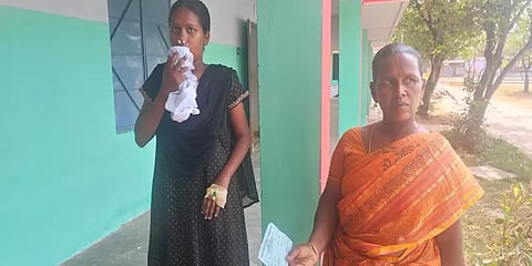 அறுவை சிகிச்சை முடிந்து சிகிச்சை பெற்று வந்த போதும் தேர்வெழுத வந்த புதுக்கோட்டை மாணவி!