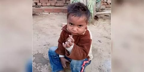 உ.பி: இடிந்துவிழுந்த அரசு கழிவறை கட்டடம்.. இடிபாடுகளில் புதைந்து 5 வயது சிறுவன் உயிரிழப்பு