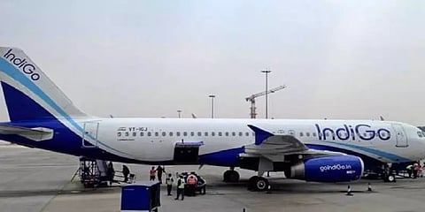 பாகிஸ்தானில் தரையிறங்கிய இண்டிகோ விமானம்.. நடுவானில் நடந்த பரபரப்பு.. பின்னணி என்ன?