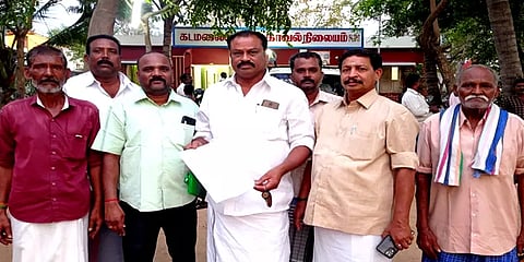 தேனி: இபிஎஸ்-க்கு எதிரான போஸ்டர் - ஓபிஎஸ் ஆதரவாளர்கள் மீது காவல் நிலையத்தில் புகார்