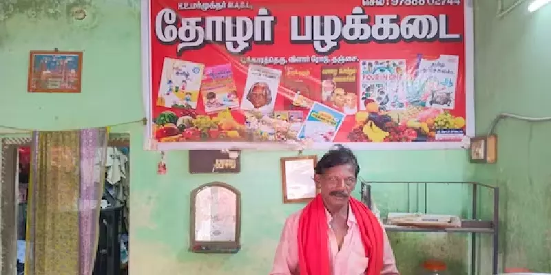 டிக்ஷனரி டூ தலைவர்கள் பயோபிக்: ஜூஸ் குடிக்க வருவோருக்கு புத்தகம் கொடுக்கும் பழ வியாபாரி!