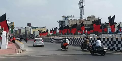 அமைச்சர் உதயநிதியை வரவேற்க ப்ளக்ஸ், கொடிக்கம்பங்கள்... - சமூக ஆர்வலர்கள் குற்றச்சாட்டு