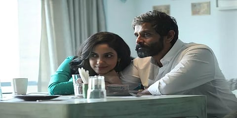 விக்ரமின் ‘துருவ நட்சத்திரம்’ குறித்து பரவும் தகவல் - ரசிகர்களிடையே எகிறும் எதிர்பார்ப்பு!