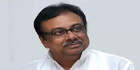 திடீர் நெஞ்சுவலி காரணமாக ஈ.வி.கே.எஸ்.இளங்கோவன் மருத்துவமனையில் அனுமதி