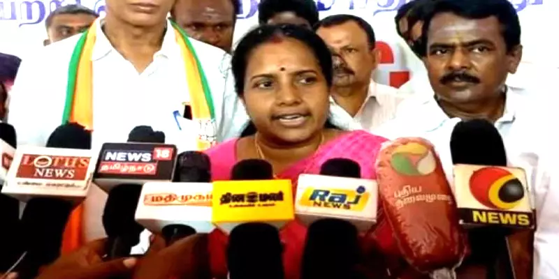 "கௌரவப் பிரச்னையாக பாராமல், சட்டரீதியாக பார்க்கணும்"- ஆன்லைன் ரம்மி தடை பற்றி வானதி