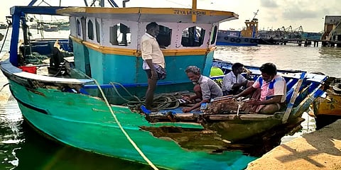 “எரிபொருளுக்குக்கூட மீன்பிடிக்க முடியா நிலை.. இலங்கை கடற்படைதான் காரணம்”- மீனவர்கள் வேதனை