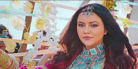 “ரூ.1 கோடி லஞ்சம் கொடுக்க முயன்றார்” - பெண் டிசைனர் மீது ஃபட்னாவிஸ் மனைவி பரபரப்பு புகார்