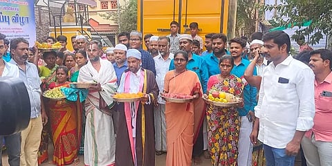 பள்ளிவாசல் திறப்பு விழாவுக்கு ஒருசேர சீர்கொண்டுபோன இந்து - கிறிஸ்தவ - முஸ்லீம்கள்!