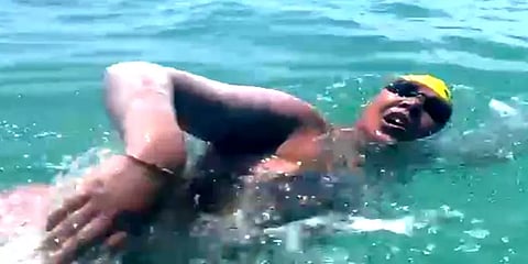 தனுஷ்கோடி டூ தலைமன்னார்.. பாக் ஜலசந்தியை இருபுறமும் நீந்தி சாதனை படைத்த பெண்!