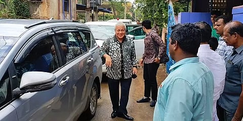 45ஆண்டுக்கு முன் பாடம் எடுத்த ஆசிரியரை சந்தித்த மலேசிய மாநில துணை முதல்வர்!