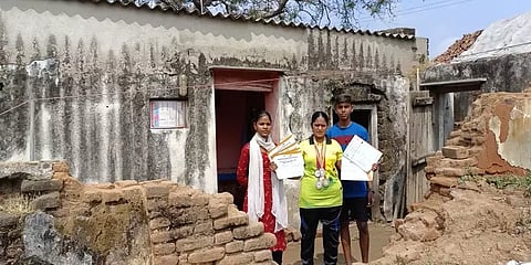 ”சேதமடைந்த வீட்டில் வாழ்கிறேன்”.. மாற்றுத்திறனாளி நீச்சல் வீராங்கனையின் கண்ணீர் கோரிக்கை!