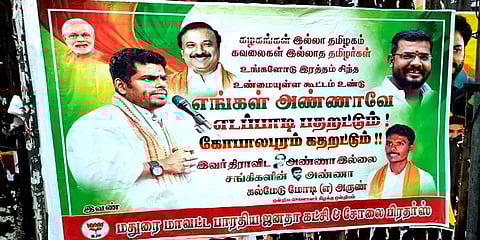 'எடப்பாடி பதறட்டும் கோபாலபுரம் கதறட்டும்' - பாஜகவினர் ஒட்டியுள்ள போஸ்டரால் பரபரப்பு