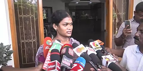 “மனரீதியா ரொம்ப துன்புறுத்துறாங்க” பணியை ராஜினாமா செய்த தமிழகத்தின் முதல் திருநங்கை காவலர்