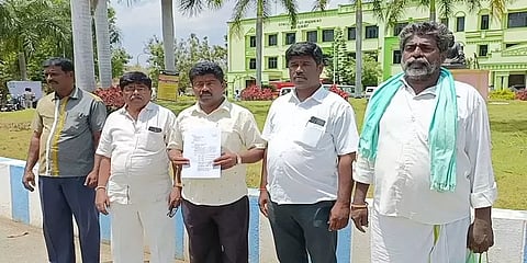 ”போலி ஆவணம் மூலம் சொத்தை அபகரித்துவிட்டார்கள்” - கிருஷ்ணகிரி ஆட்சியரிடம் சகோதரர்கள் மனு