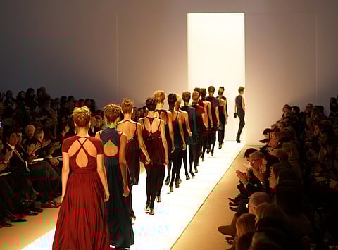 Top 5 Tricks to Include Monte Carlo Aesthetic in Your Evening Style