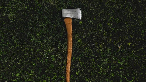 Hand-Forged vs. Factory-Made Axes: Why Craftsmanship Matters in Bushcraft